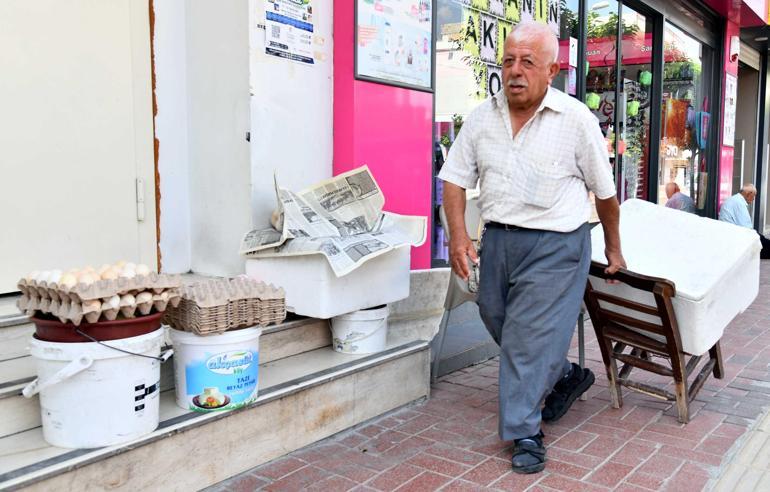 52 yıldır köylüden takasla aldığı ürünleri satıyor