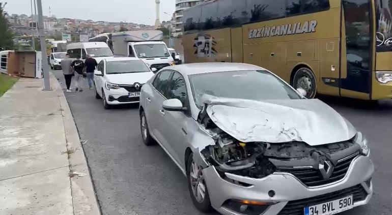 Bağcılarda otomobilin çarptığı kamyonet devrildi: 3 yaralı