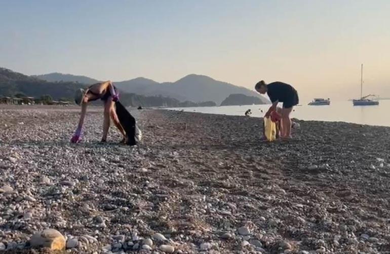 Çıralıda turistler, plajda temizlik yaptı