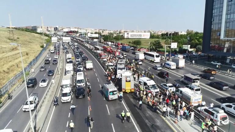 Küçükçekmecede metrobüs kazası: 1 ölü 50 yaralı