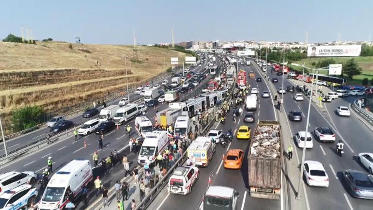 Küçükçekmecede metrobüs kazası: 1 ölü 50 yaralı