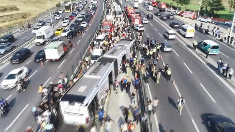 Küçükçekmecede metrobüs kazası: 1 ölü 50 yaralı