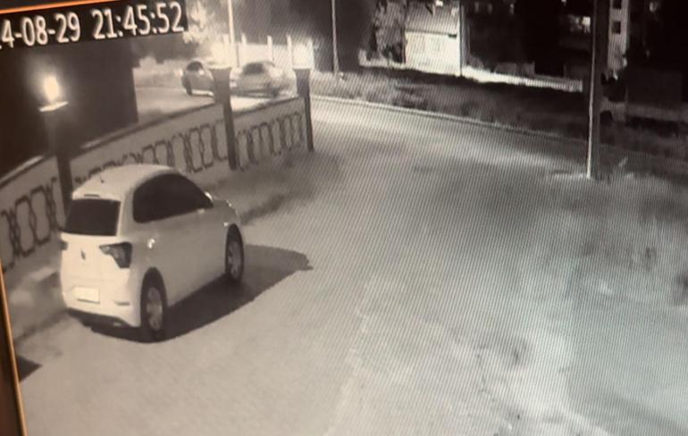 Ters yöne giren otomobilin karşıdan gelen otomobille çarpıştığı kaza kamerada; 1 ölü, 5 yaralı