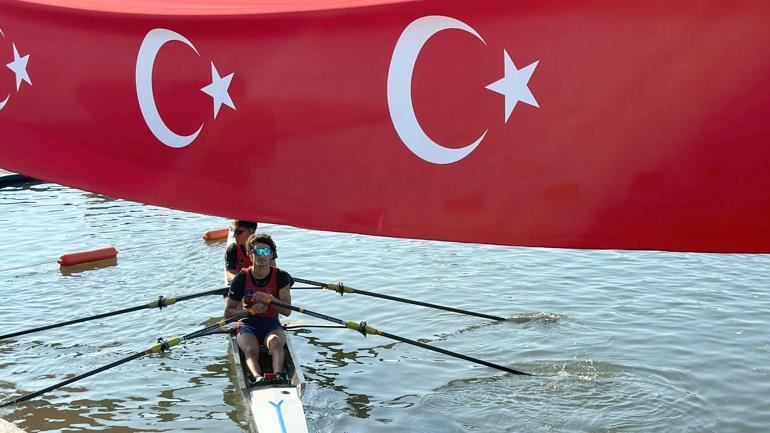 Kürek Milli Takımı, Meriç Nehrinde 50 metrelik Türk bayrağı açtı