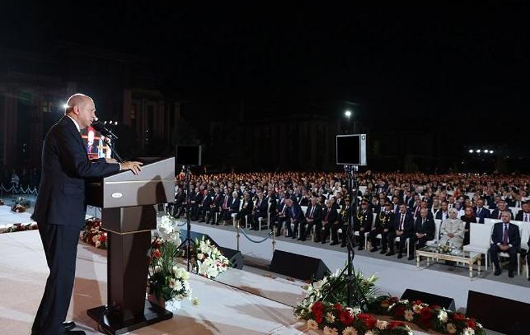 Erdoğan: Büyük Zaferden aldığımız ilham ve cesaretle, ülkemizi daha aydınlık geleceğe taşımak için var gücümüzle çalışıyoruz