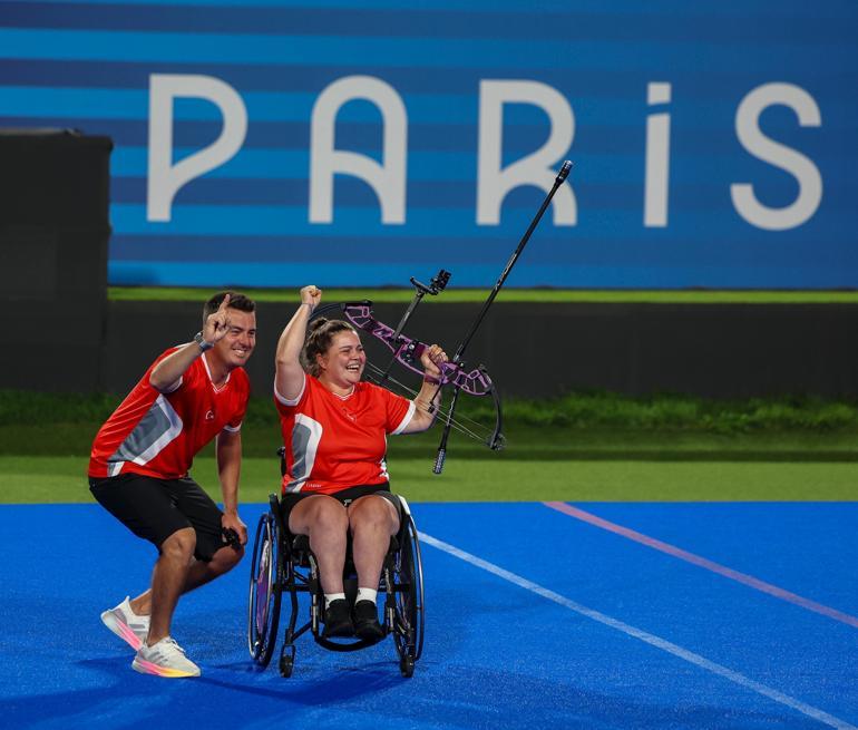 Milli para okçu Öznur Cüre Girdi, Paris 2024te altın madalya kazandı