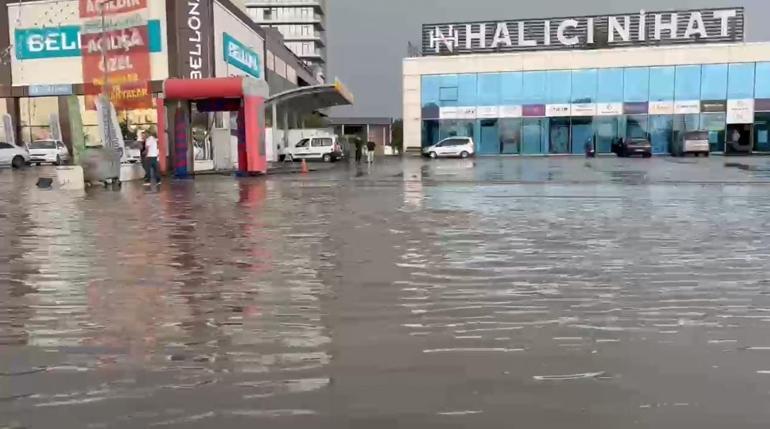 Ankarada sağanak; yollar göle döndü