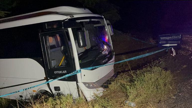 Eskişehirde polislerin taşındığı servis midibüsü yol kenarına düştü: 15 yaralı