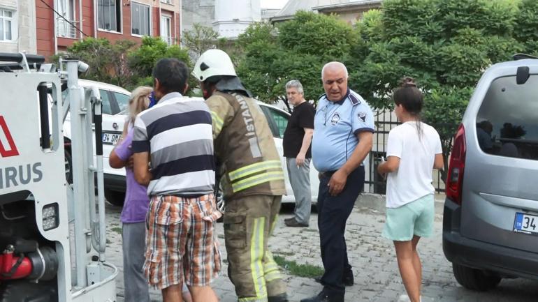 Esenyurt’ta 4 katlı binada yangın: Mahsur kalan 4 kişiyi itfaiye kurtarıldı