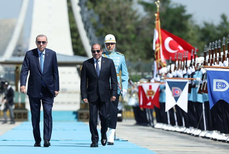 Cumhurbaşkanı Erdoğan, Mısırlı mevkidaşı Sisiyi resmi törenle karşıladı