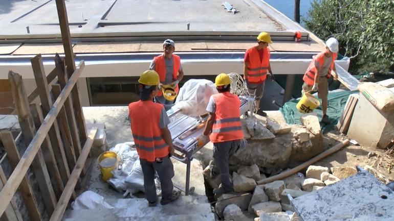 Vaniköydeki yıkıma 2nci gününde devam ediliyor