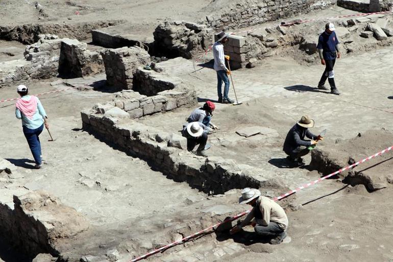 Vanda Osmanlı dönemine ait pazar yeri ortaya çıktı