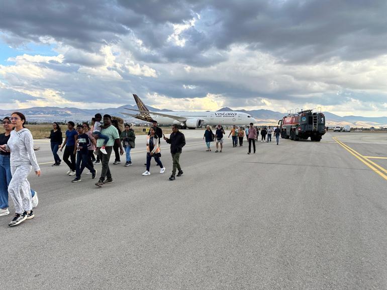 Hindistan yolcu uçağı bomba ihbarı üzerine Erzurum’a zorunlu iniş yaptı