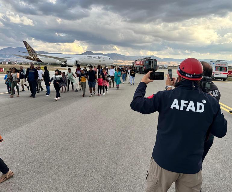 Hindistan yolcu uçağı bomba ihbarı üzerine Erzurum’a zorunlu iniş yaptı