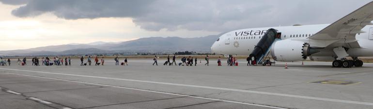 Bomba ihbarı asılsız çıkan Hindistan uçağındaki yolcular, yeni bir uçakla Frankfurta uçtu