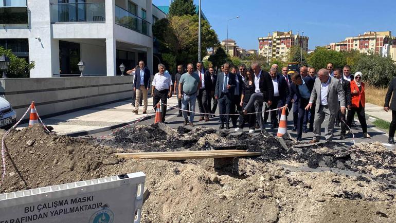 TFF Başkanı Hacıosmanoğlu Manisa FKnın tesisine girmek için hendekten atladı