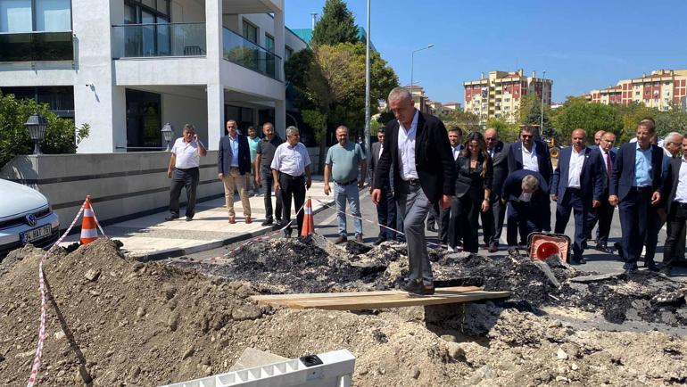 TFF Başkanı Hacıosmanoğlu Manisa FKnın tesisine girmek için hendekten atladı