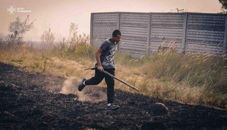 Kiev bölgesinde çalı yangını: Ekipler bir köyü harap olmaktan kurtardı