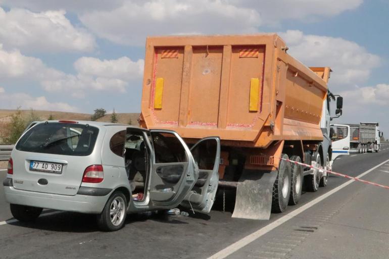 Ankarada otomobil hafriyat kamyonuna çarptı: 2si ağır, 5 yaralı