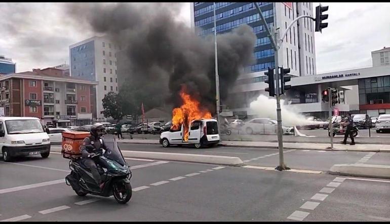 Kartal Anadolu Adalet Sarayının önünde aracını ateşe verdi