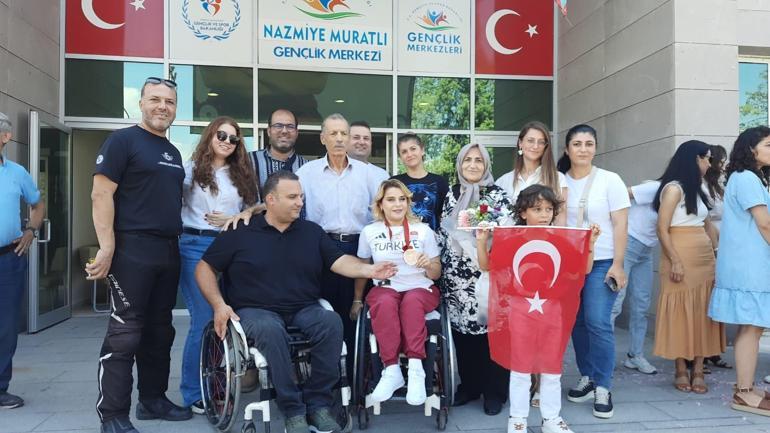 Olimpiyatta bronz madalya kazanan Nazmiye Muratlıya Hatayda coşkulu karşılama