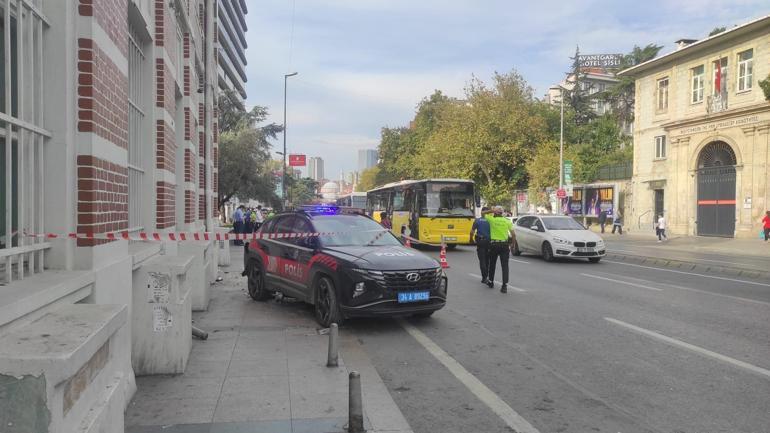 Şişlide polis aracı kaldırımdaki iki kadına çarptı: Kaza anı kamerada