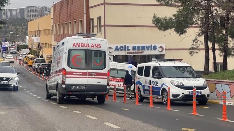 Fıstık işçilerini taşıyan minibüs, traktöre çarptı; 12 yaralı