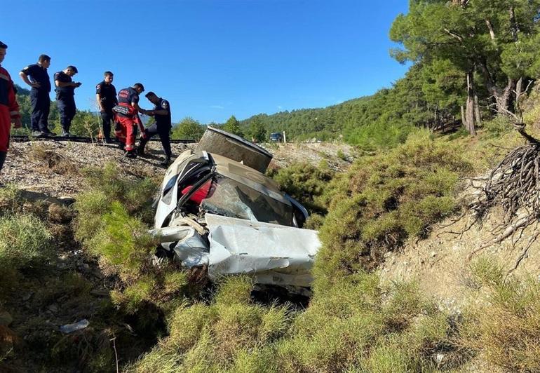 Balayı dönüşü kaza; sürücü öldü, eşi ağır yaralı