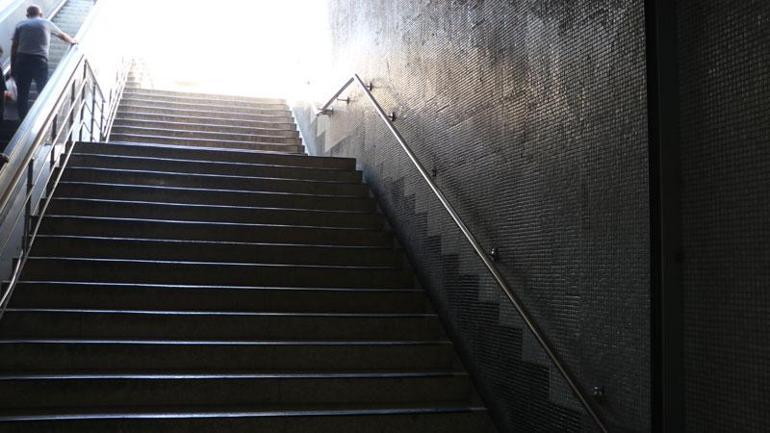 Boşanma aşamasındaki eşini metroda tabancayla öldürdü