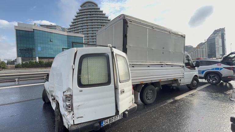 Bağcılar TEMde zincirleme trafik kazası: 2 ölü 5 yaralı