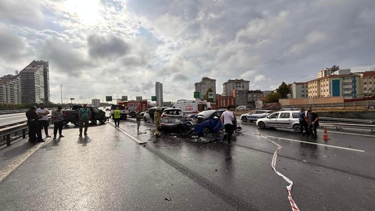 Bağcılar TEMde zincirleme trafik kazası: 2 ölü 5 yaralı