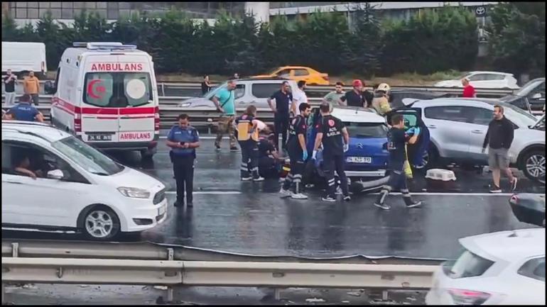 Bağcılar TEMde zincirleme trafik kazası: 2 ölü 5 yaralı