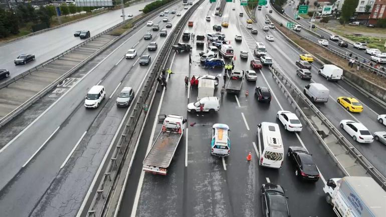 Bağcılar TEMde zincirleme trafik kazası: 2 ölü 5 yaralı