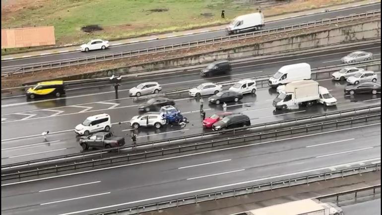 Bağcılar TEMde zincirleme trafik kazası: 2 ölü 5 yaralı