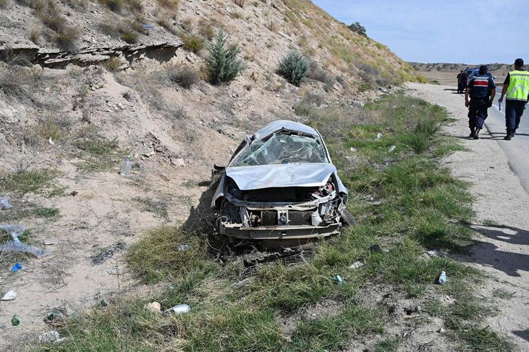 Kırıkkalede otomobil su kanalına devrildi: 3 yaralı