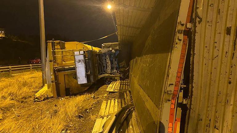 Ankarada Çevre Yolunda TIR devrildi, trafik yoğunluğu oluştu