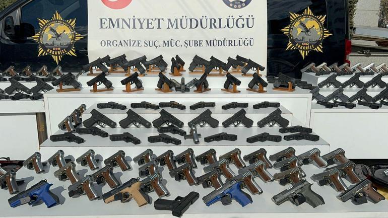 İstanbulda suç çetelerine fırın içinde silah servisi:13 gözaltı