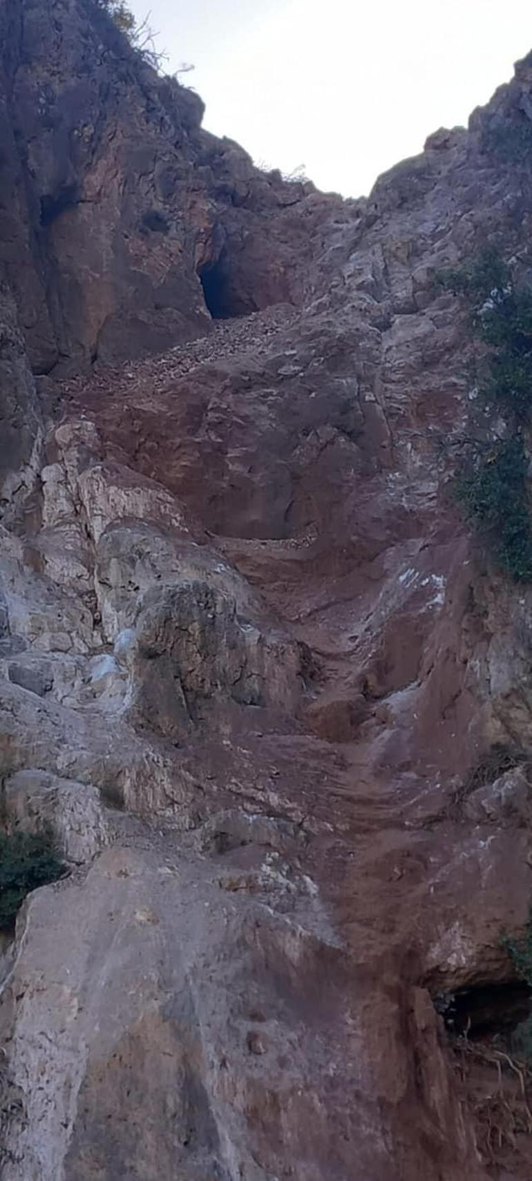 Taş ocağı için patlatma yaparak, şelaleye zarar veren firmanın faaliyeti durduruldu