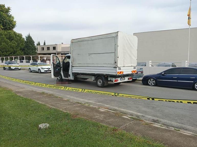 Trafikte husumetlisini tabancayla vurup, polisleri bekledi