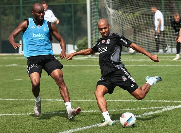 Beşiktaşın Eyüpspor maçı hazırlıklarını siyah-beyazlı yöneticiler takip etti