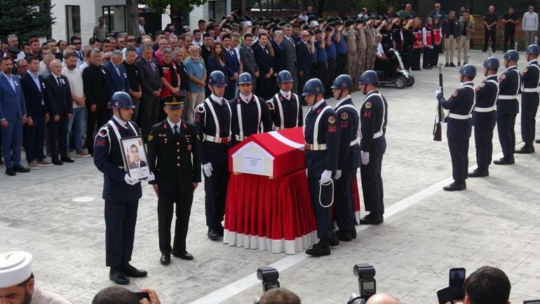 ‘Dur’ ihtarına uymayan motosikletlinin çarptığı astsubay şehit oldu