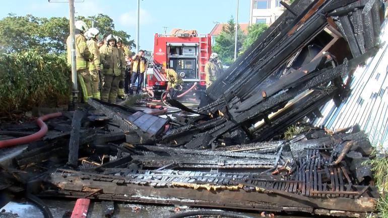 Beyoğlunda ahşap bina alev alev yandı