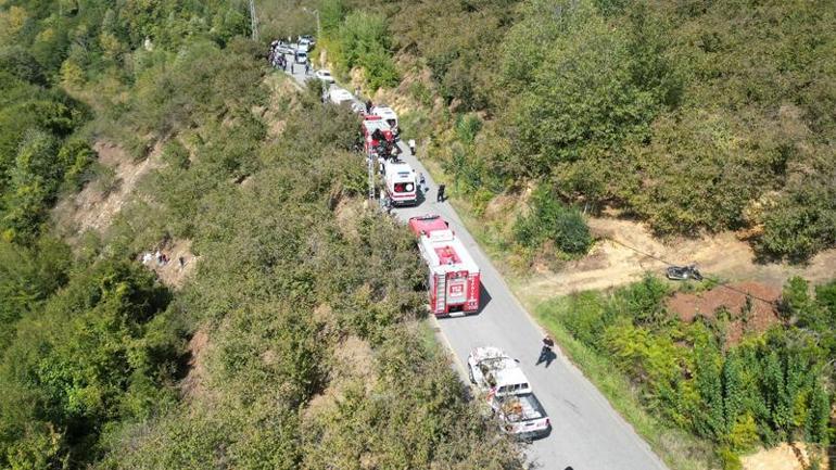 Fındık işçilerini taşıyan minibüs uçuruma devrildi: 5i çocuk 15 yaralı