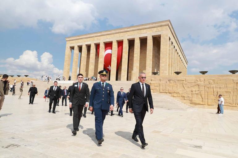 TFF Başkanı Hacıosmanoğlu ve Yönetim Kurulu Üyeleri, Anıtkabiri ziyaret etti