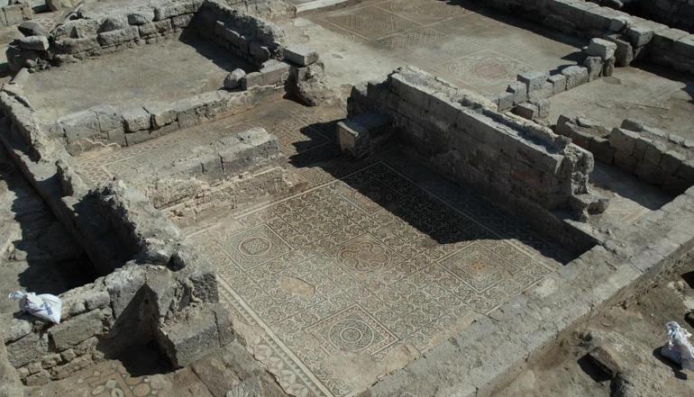 İç Anadolunun en büyük mozaik kazı çalışmasında, yapının güney cephesi ortaya çıkarıldı