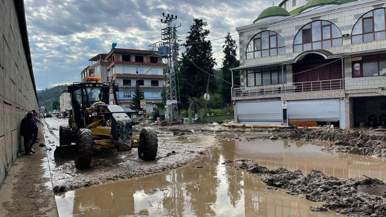 Trabzonda doğu ilçelerini vuran selin izleri siliniyor