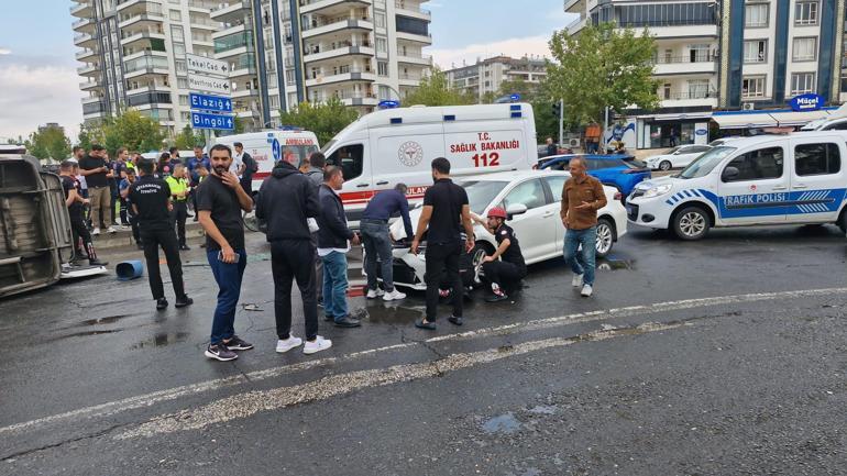 Diyarbakır’da otomobil ile minibüs çarpıştı: 1’i bebek, 10 yaralı