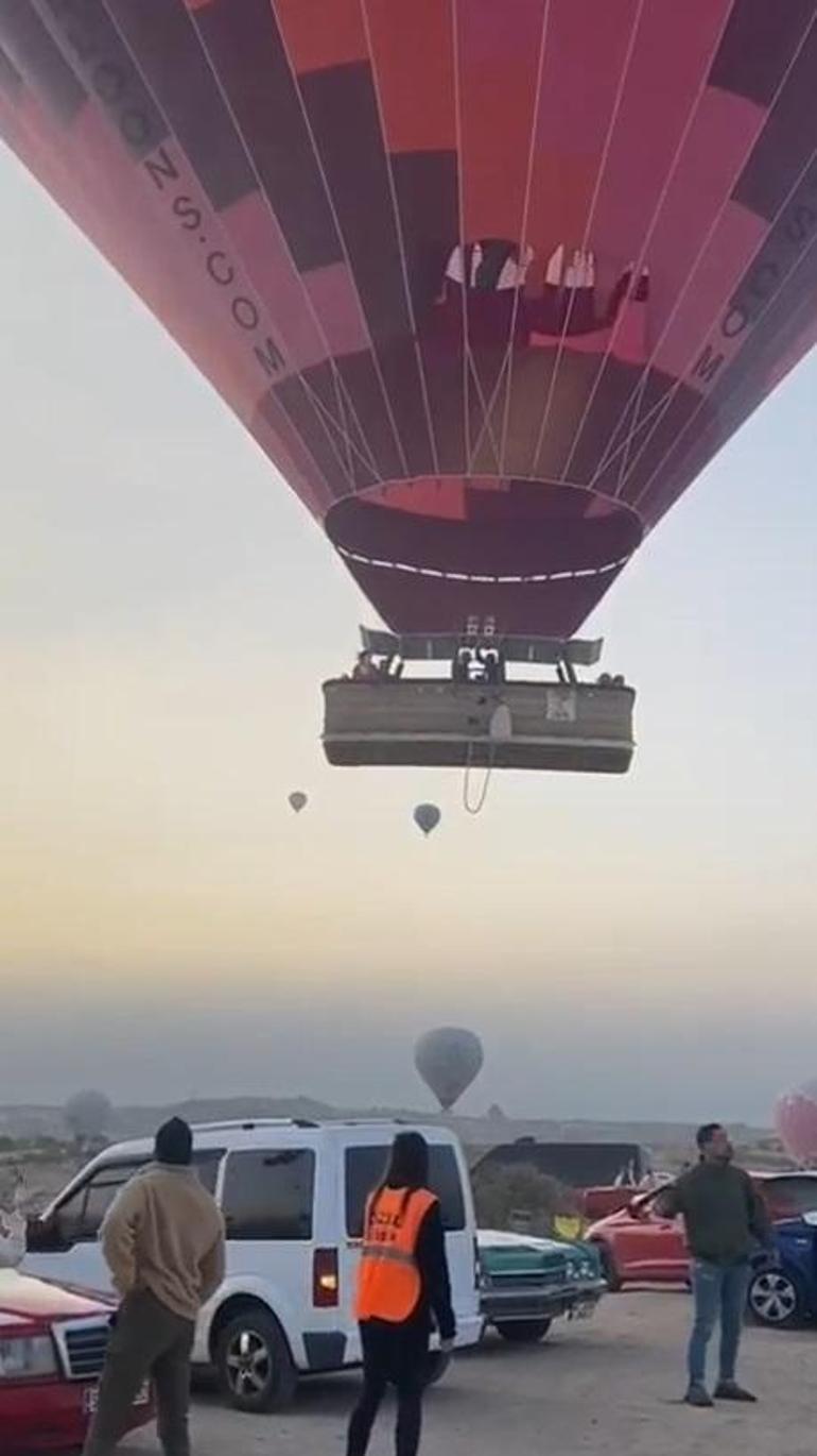 Kapadokyada sıcak hava balonu, otomobile çarptı