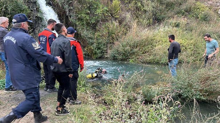 İki çocuğunu boğulmaktan kurtardı, kendisi öldü