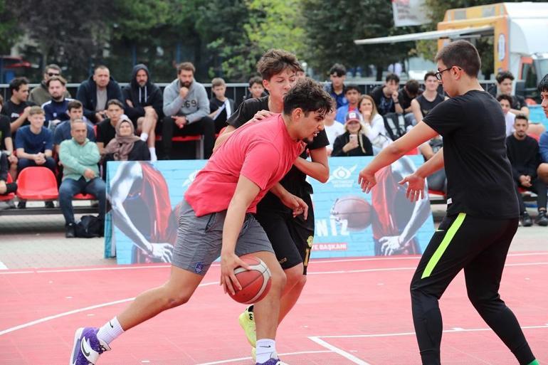 Sultangazi’de 4üncü geleneksel ‘3x3 Sokak Basketbol Turnuvası’ düzenlendi